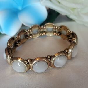 Elegant Gold and White Bracelet